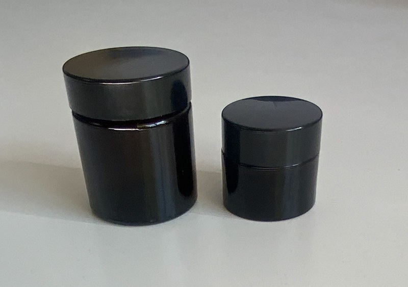Amber glass jars 10 and 30 ml